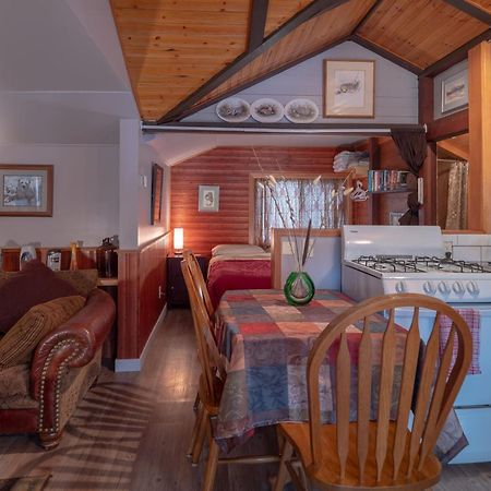 Hillside Bungalows Banff Exterior foto