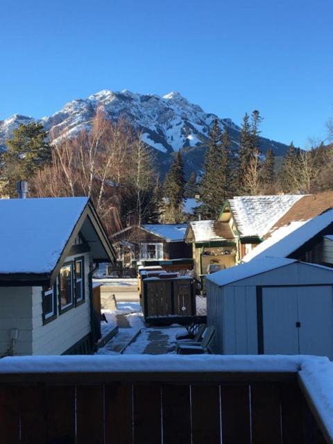 Hillside Bungalows Banff Exterior foto