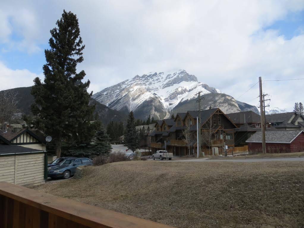 Hillside Bungalows Banff Exterior foto